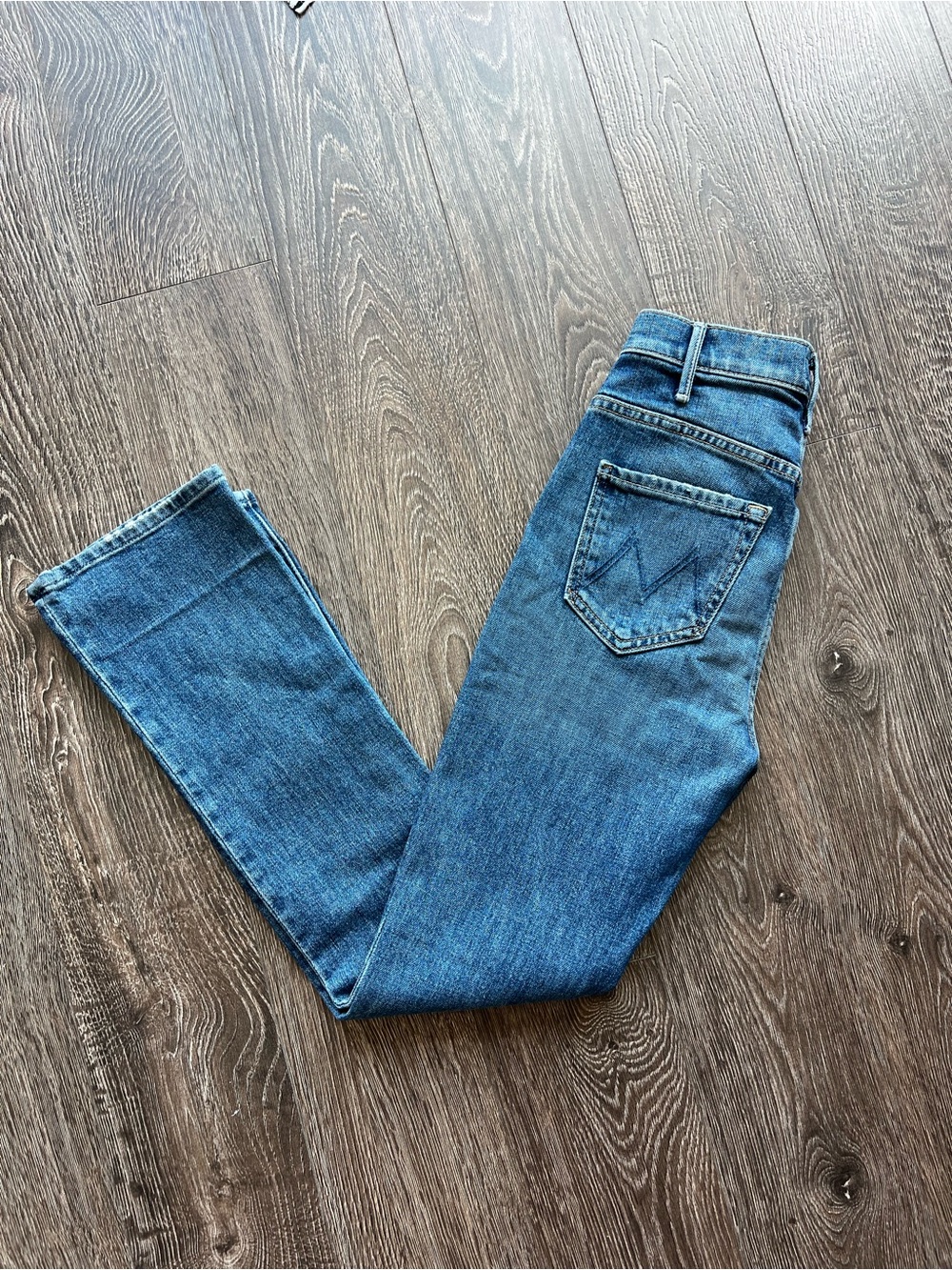 NWT MOTHER Women's bootcut jeans in Classic Blue Denim